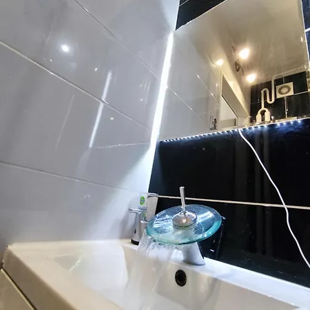 Apartament Grochowa Sky Tower 아파트